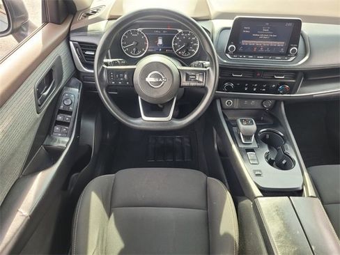 Used 2023 Nissan Rogue S image 11