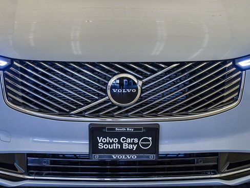 Certified 2025 Volvo XC90 B6 Core w/ Protection Package Premier image 7