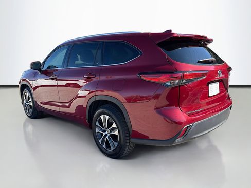 Used 2022 Toyota Highlander XLE image 5