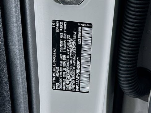 Certified 2022 Porsche Cayenne AWD/4WD image 36