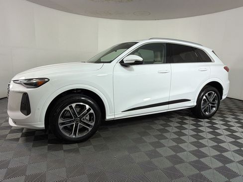 Used 2025 Audi Q5 Premium w/ Convenience Package AWD/4WD image 24