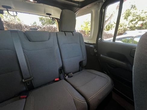 Used 2025 Jeep Wrangler Unlimited Sahara AWD/4WD image 37