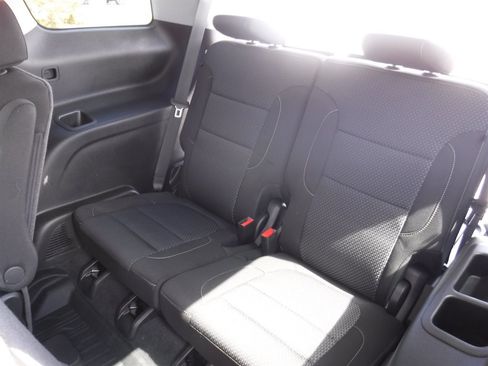 Used 2022 GMC Acadia SLE w/ LPO, Floor Liner Package FWD image 8