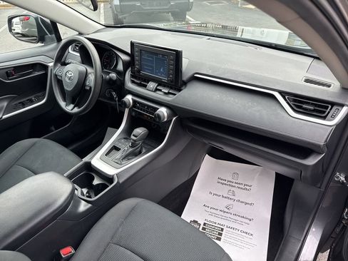 Used 2020 Toyota RAV4 LE image 24