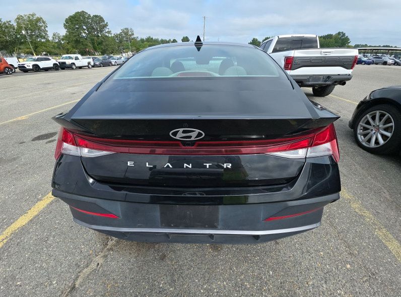 Used 2024 Hyundai Elantra SEL FWD image 7