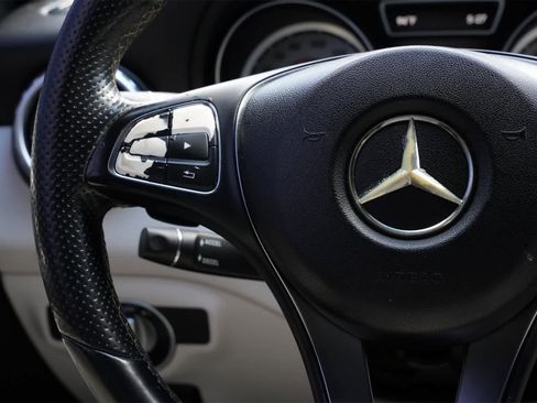 Used 2016 Mercedes-Benz GLA 250 image 10