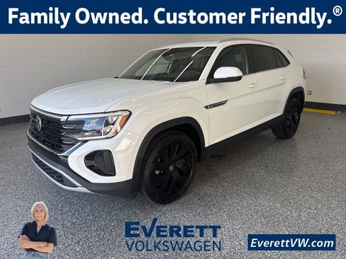 Used 2025 Volkswagen Atlas Cross Sport SE image 1