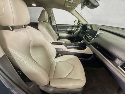 Certified 2025 Toyota Grand Highlander FWD image 29