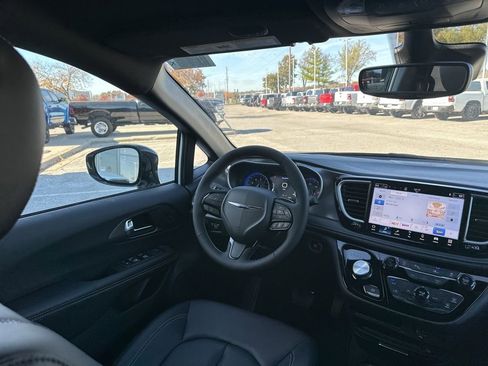 New 2026 Chrysler Pacifica Select image 53