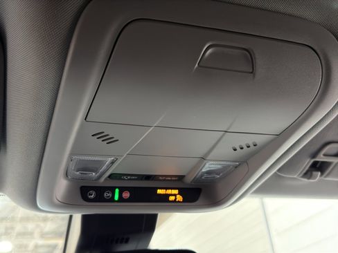 Used 2024 GMC Terrain SLE w/ Driver Convenience Package image 33