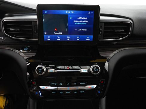 Used 2021 Ford Explorer Limited w/ Equipment Group 301A AWD/4WD image 27