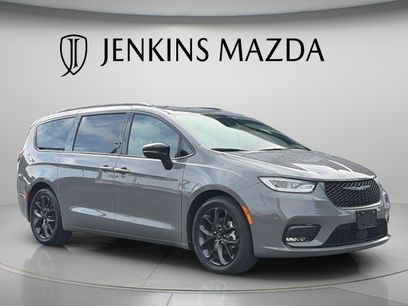 Used 2025 Chrysler Pacifica Limited