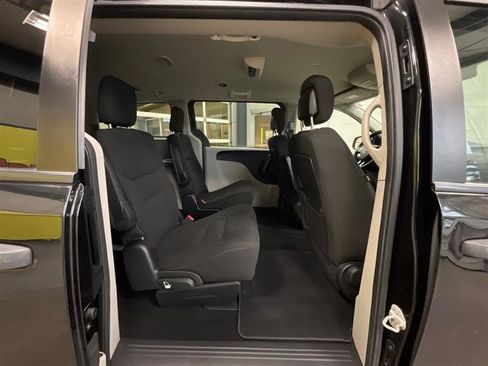 Used 2020 Dodge Grand Caravan SE image 19