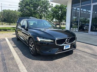 Used 2019 Volvo S60 T6 Momentum w/ Multimedia Package image 1