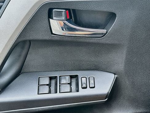Used 2018 Toyota RAV4 XLE FWD image 18