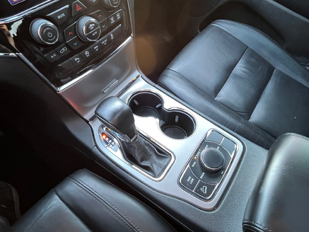 Used 2020 Jeep Grand Cherokee Limited AWD/4WD image 16