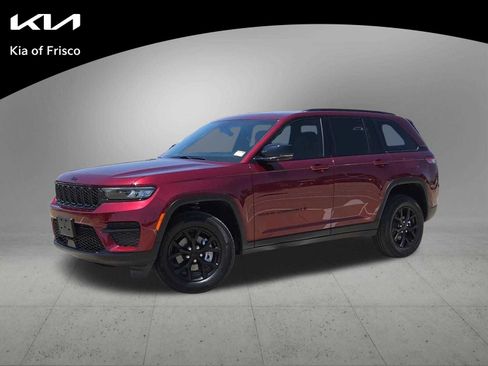 Used 2025 Jeep Grand Cherokee Altitude RWD image 1