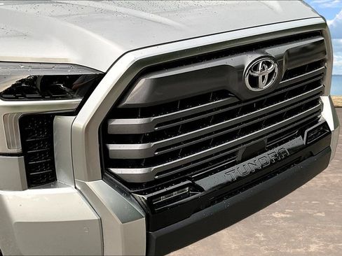Used 2025 Toyota Tundra Limited AWD/4WD image 36