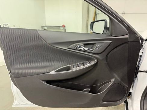 Certified 2025 Chevrolet Malibu RS w/ LPO, Floor Liner Package image 9