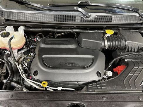 Used 2025 Chrysler Pacifica Limited FWD image 27