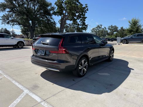 Certified 2025 Volvo V60 B5 Cross Country Plus AWD/4WD image 6