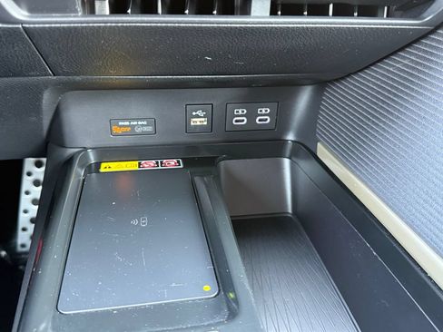 Used 2025 Toyota Camry SE w/ Convenience Package FWD image 17
