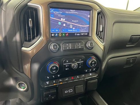 Used 2020 Chevrolet Silverado 2500 High Country w/ Technology Package AWD/4WD image 19