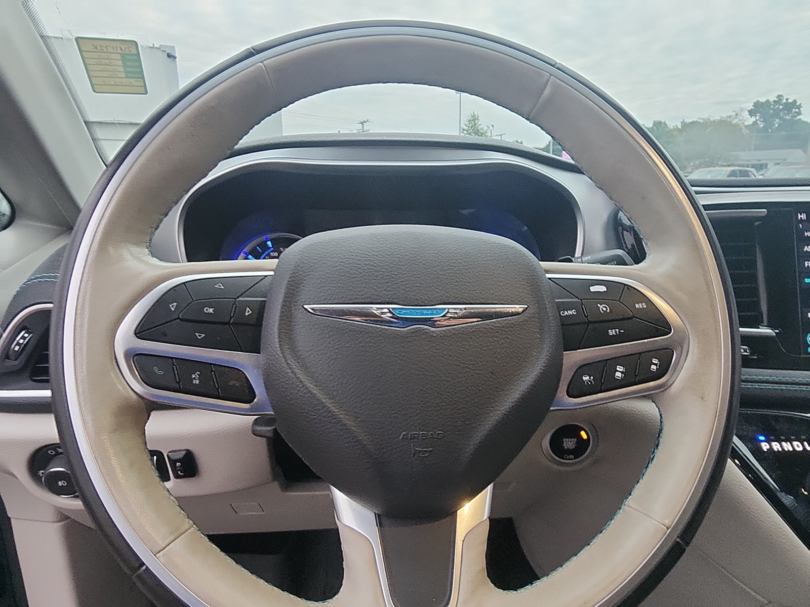 Used 2019 Chrysler Pacifica Limited w/ Advanced Safetytec Group FWD image 12