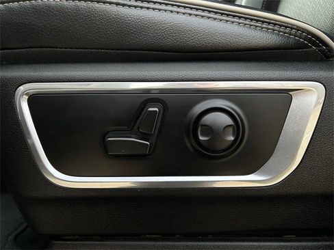 Used 2025 RAM 1500 Laramie image 30