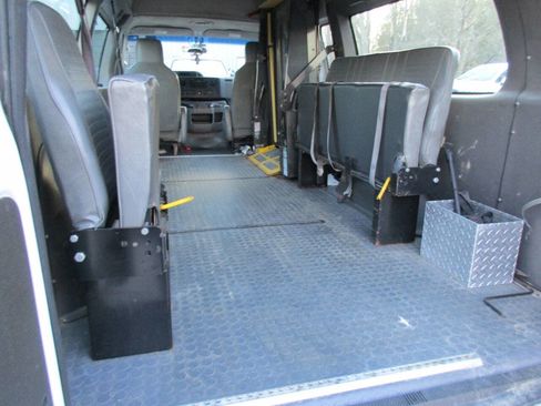 Used 2010 Ford E-350 and Econoline 350 Extended Super Duty image 14