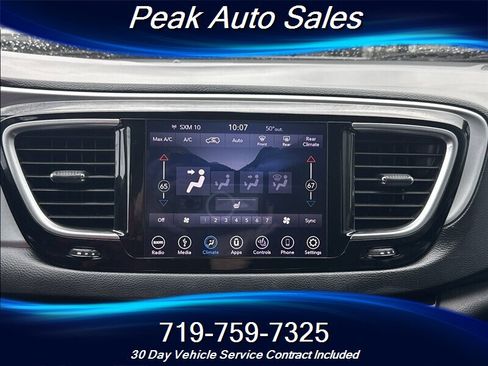 Used 2018 Chrysler Pacifica Touring-L w/ Premium Audio Group FWD image 21