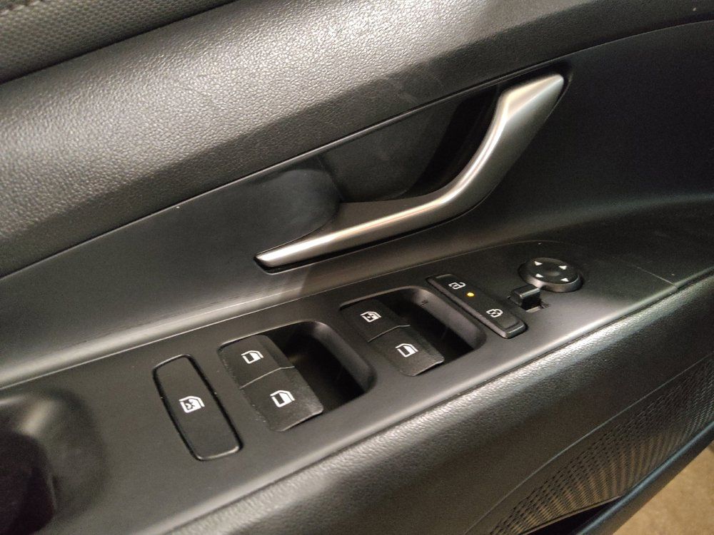 Used 2025 Hyundai Elantra SEL FWD image 27