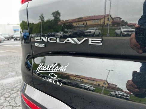 Used 2023 Buick Enclave Essence AWD/4WD image 12