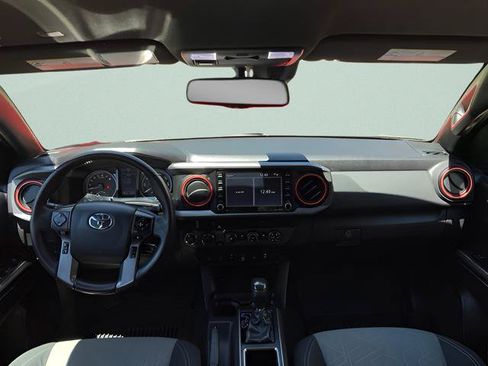 Used 2020 Toyota Tacoma TRD Sport w/ Technology Package AWD/4WD image 14