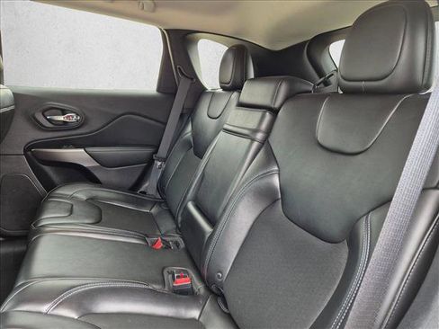 Used 2019 Jeep Cherokee Latitude Plus FWD image 16