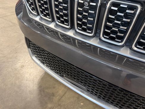 Used 2022 Jeep Grand Cherokee Summit AWD/4WD image 43