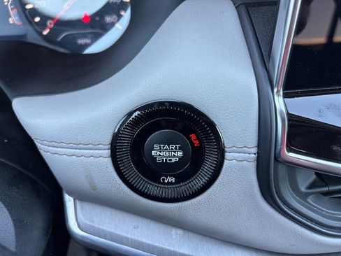 Used 2023 Jeep Compass Limited image 14