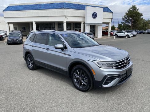 Certified 2023 Volkswagen Tiguan SE w/ Panoramic Sunroof Package FWD image 48