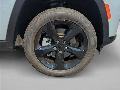 Used 2025 Jeep Grand Cherokee L Limited w/ Black Appearance Package AWD/4WD image 9