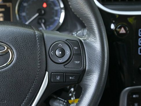 Used 2018 Toyota Corolla SE image 21