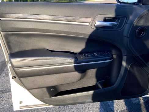 Used 2022 Chrysler 300 Touring w/ Sport Appearance Package image 14