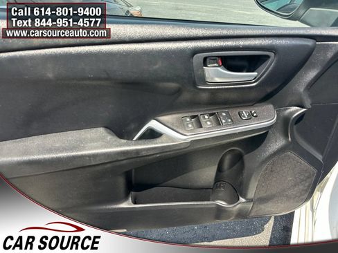 Used 2017 Toyota Camry SE FWD image 8