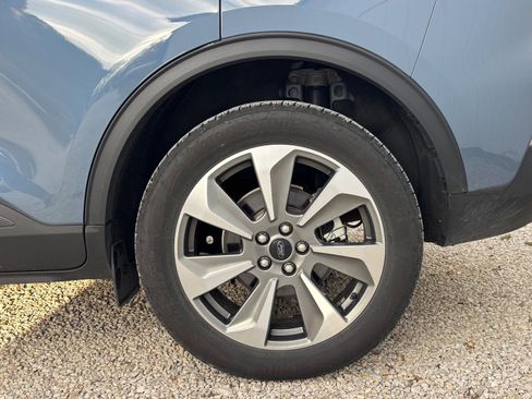 Certified 2025 Ford Escape Platinum w/ Premium Technology Package image 16