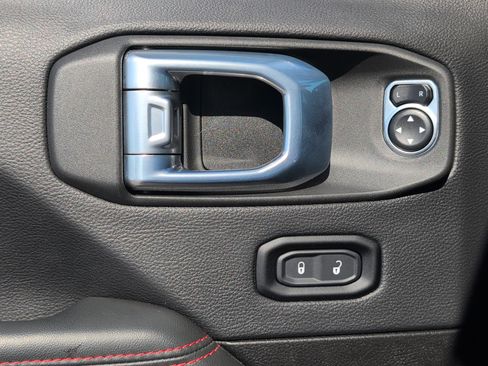 Used 2024 Jeep Wrangler Unlimited Rubicon w/ Technology Group image 16