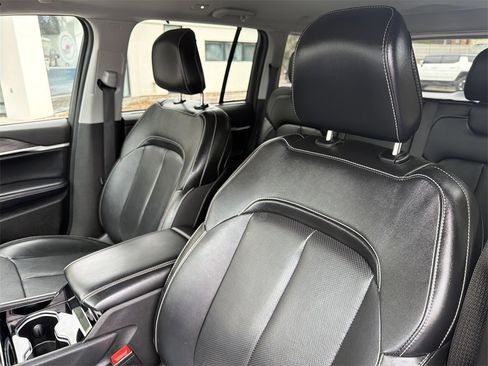 Used 2023 Jeep Grand Cherokee Limited w/ Luxury Tech Group II image 12