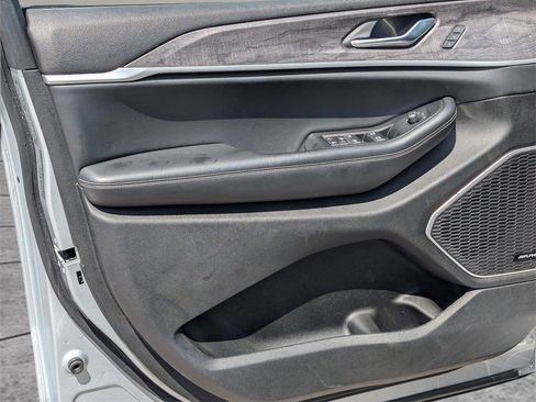 Used 2022 Jeep Grand Cherokee L Limited image 14