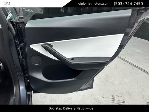 Used 2022 Tesla Model Y Long Range image 30
