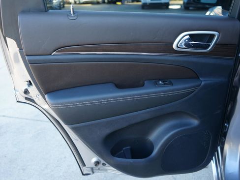 Used 2015 Jeep Grand Cherokee Overland w/ Advanced Technology Group image 36