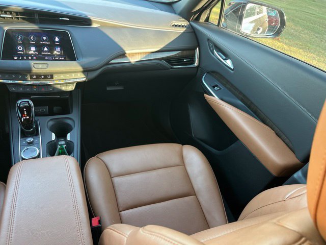 Used 2023 Cadillac XT4 Premium Luxury w/ Enhanced Visibility Package FWD image 32