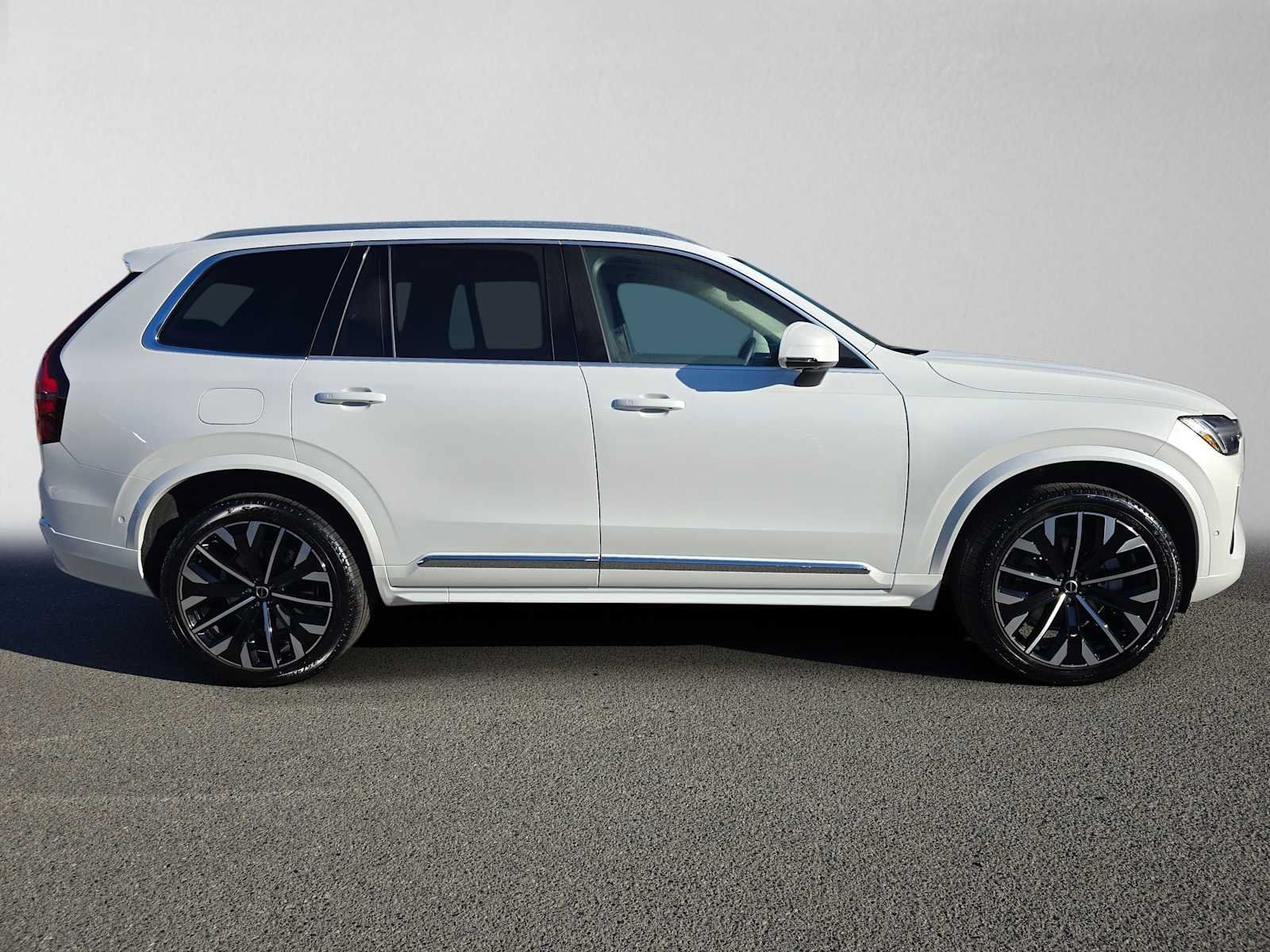 Used 2026 Volvo XC90 B6 Plus w/ Protection Package AWD/4WD image 2